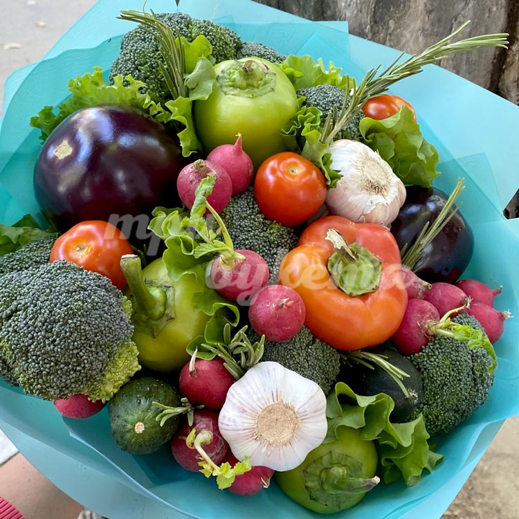 Букет из перца и брокколи (крупный план)