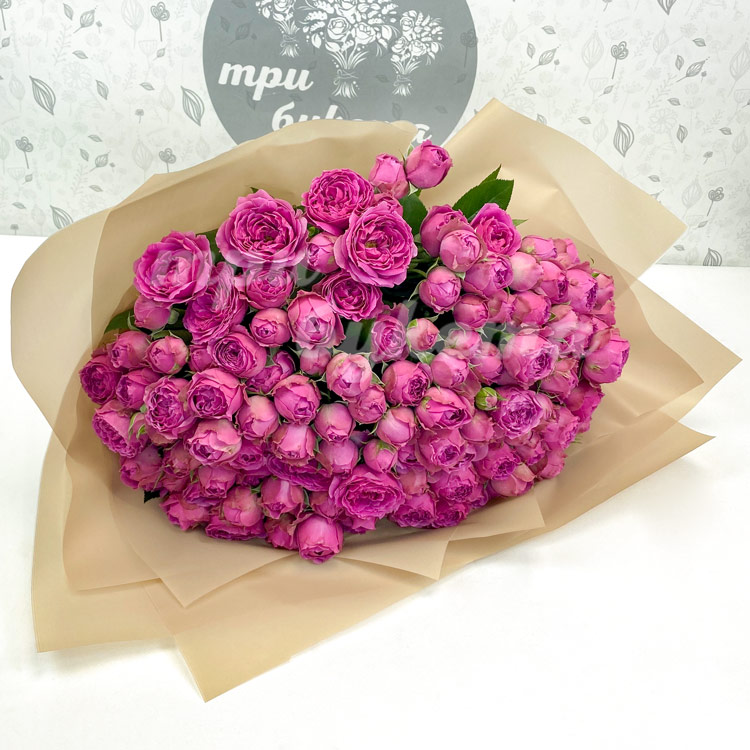 Букет из 39 пионовидных роз (на столе)